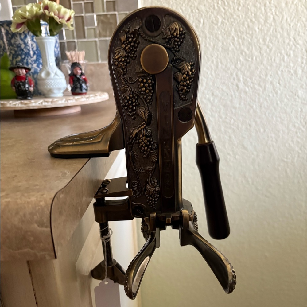 Vintners Reserve Bronze Wine Opener
